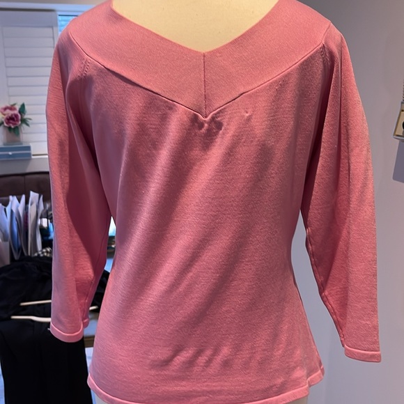 Soft silk 76% Off shoulder or on shoulder V neck top v neck in back also - Picture 3 of 4